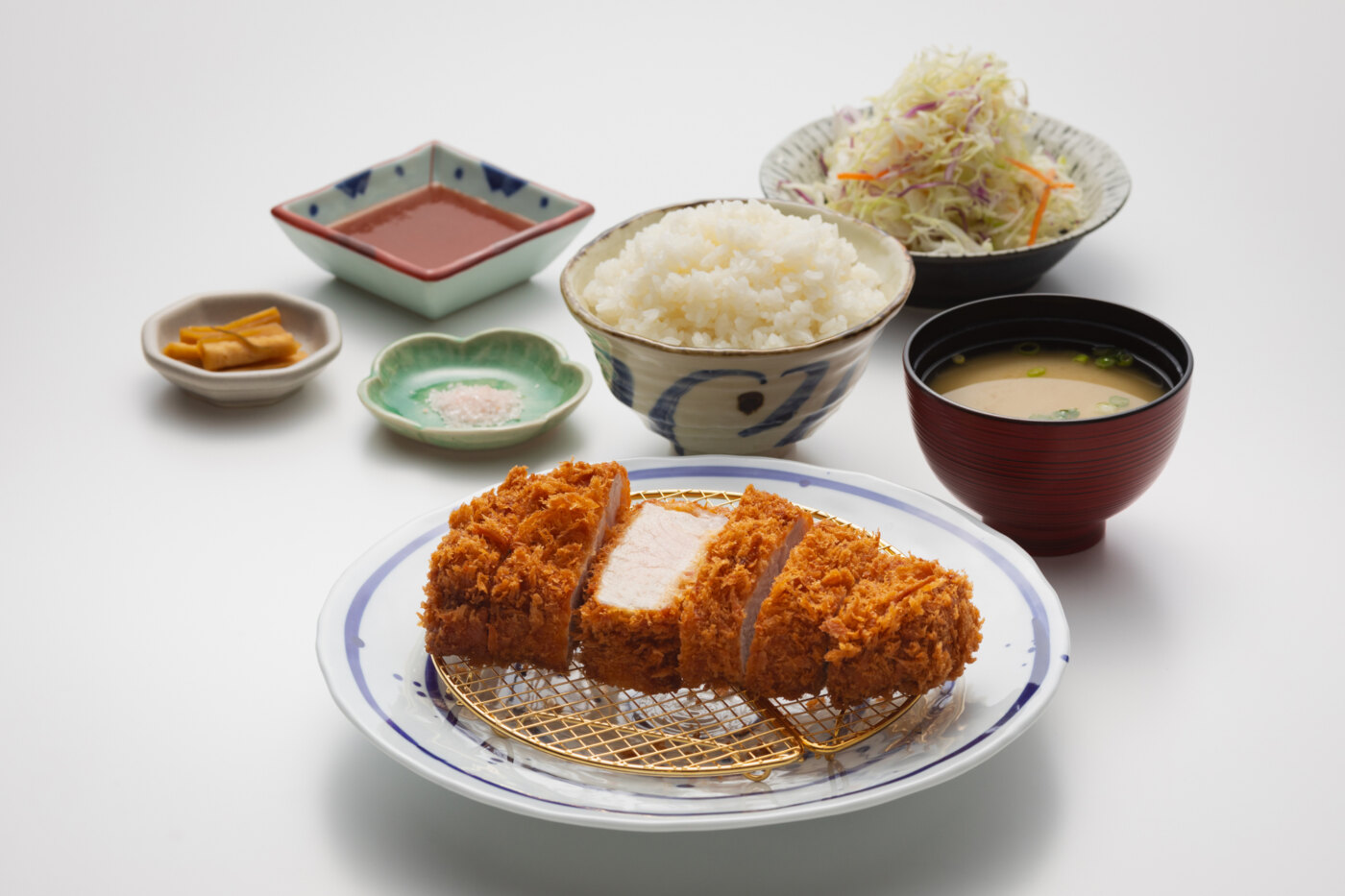 六白黒豚厚切りロースかつ膳 | とんかつ八兵衛｜静岡県浜松市